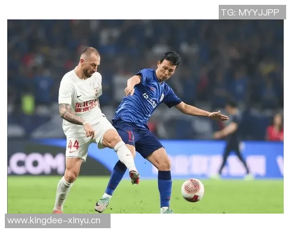 成都足球队以62分稳居锦标赛积分榜首位争夺冠军势头强劲